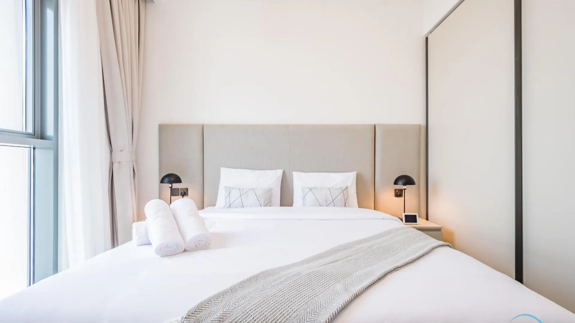 Charming 1Br Apartment At Marina Vista Tower 2 Emaar Beachfront Dubai Marina By Deluxe Holiday Homes